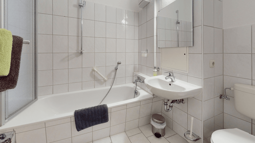Modernes Badezimmer der Gästewohnung