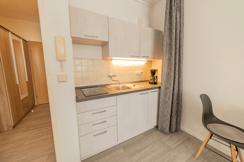 Moderne Küche der Gästewohnung