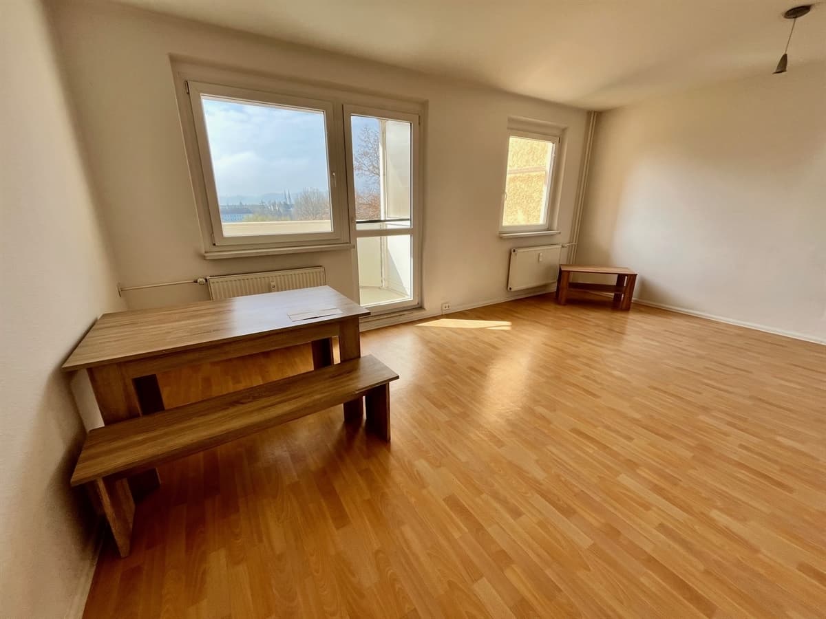 Helle, möblierte 3-Raum-Wohnung mit Balkon im 2. Obergeschoss - Ansicht 2