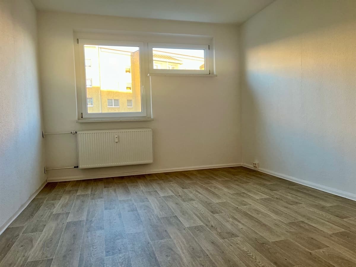 Helle 2-Zimmer-Wohnung mit Balkon im 2. Obergeschoss – frisch renoviert - Ansicht 3