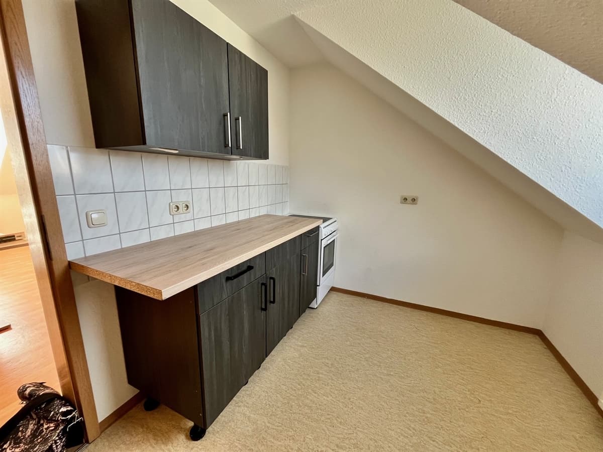 Gemütliche möblierte 2-Raum-Dachgeschosswohnung mit Rabatt im ersten Jahr - Ansicht 3