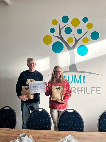 Spendenübergabe an die Jumi-Kinderhilfe